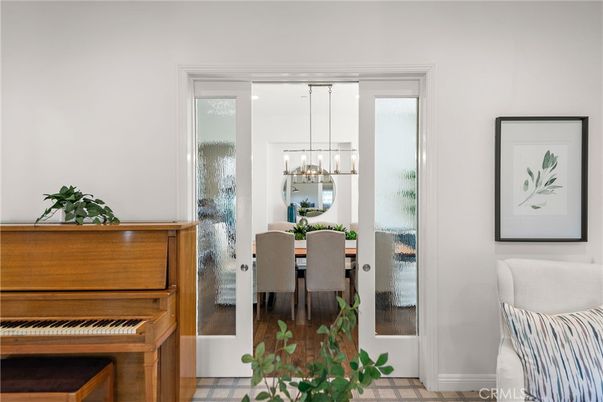 Chandelier, Dining room, Interior, Pendant Lights, Piano, Wood Texture Flooring