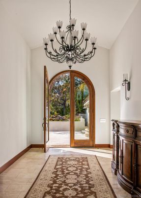 Chandelier, Interior