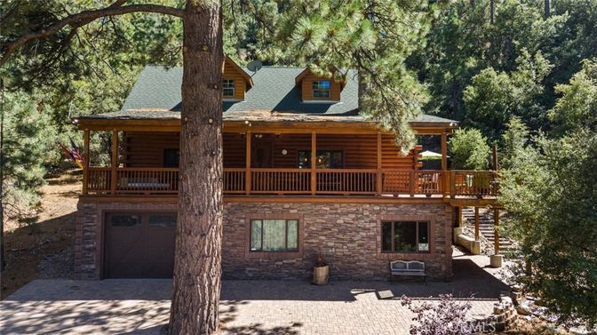 Exterior, Facade, Brick Facade, Log Home