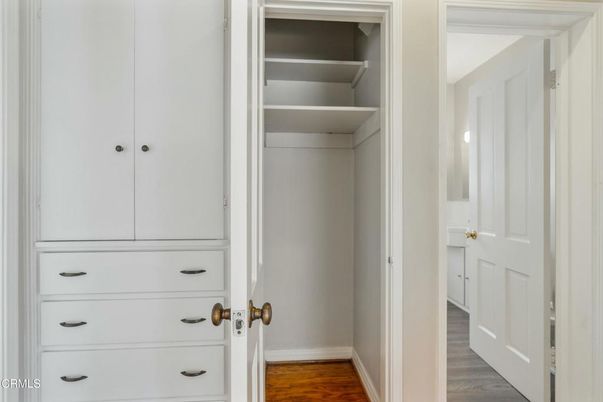 Interior, Walk-in Closets, Wood Texture Flooring