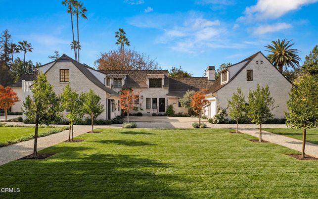 Backyard, Exterior, Facade, Ranch