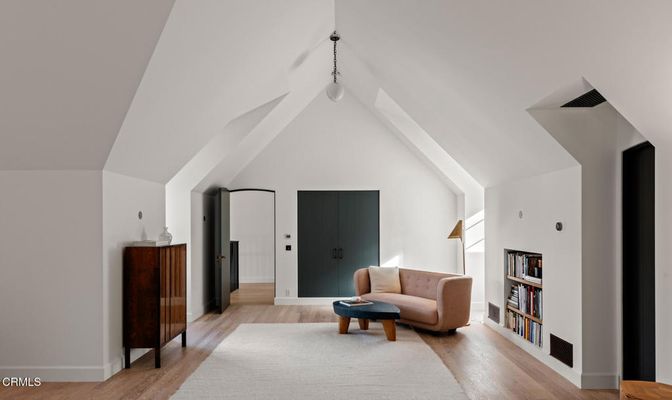 Interior, Pendant Lights, Wood Texture Flooring
