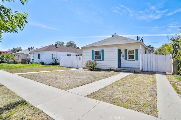 Backyard, Exterior, Facade, Ranch