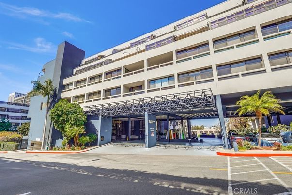 Exterior, Facade, Condo Building