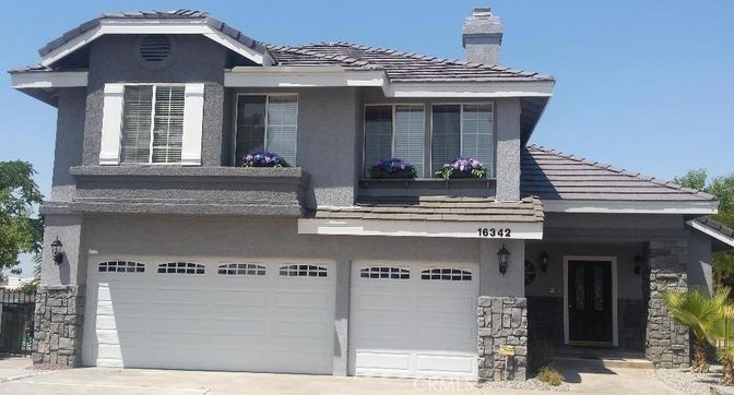 Attached, Exterior, Facade, Mediterranean