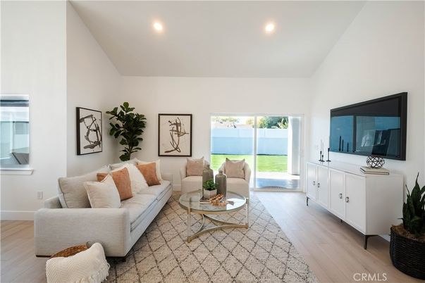 Interior, Living room, Recessed Lighting, Water, Wood Texture Flooring