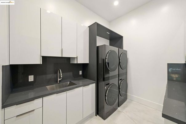 Interior, Kitchen, Marble, Recessed Lighting, Washer