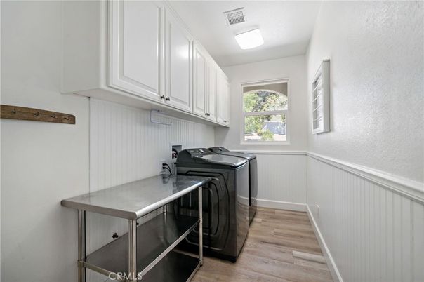 Interior, Washer, Wood Texture Flooring