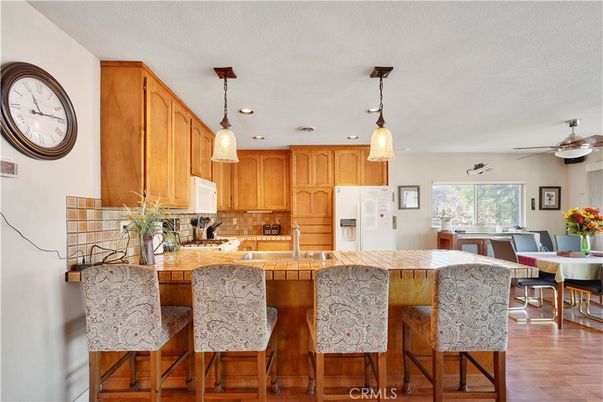 Dining room, Interior, Kitchen, Pendant Lights, Recessed Lighting, Wood Texture Flooring