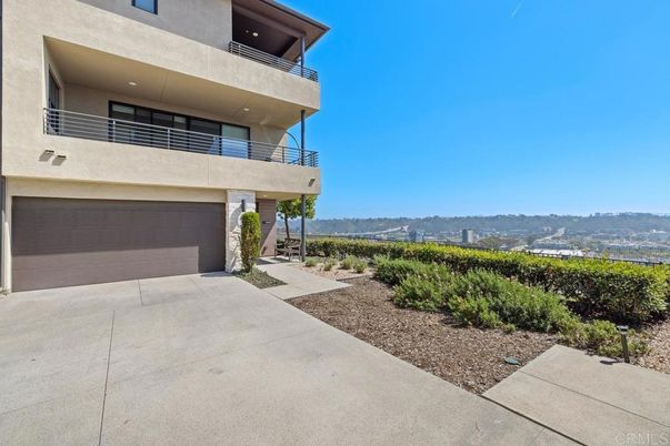 Attached, Exterior, Facade, Modern
