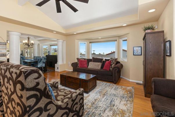 Chandelier, Dining room, Interior, Living room, Recessed Lighting, Wood Texture Flooring