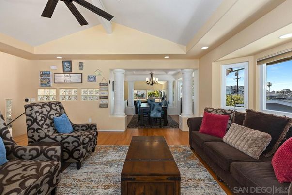 Chandelier, Dining room, Interior, Living room, Recessed Lighting, Water, Wood Texture Flooring