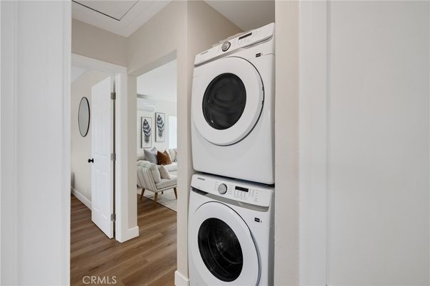 Interior, Utility Closets, Washer, Wood Texture Flooring