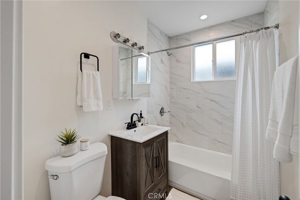 Bathroom, Interior, Marble Walls, Recessed Lighting