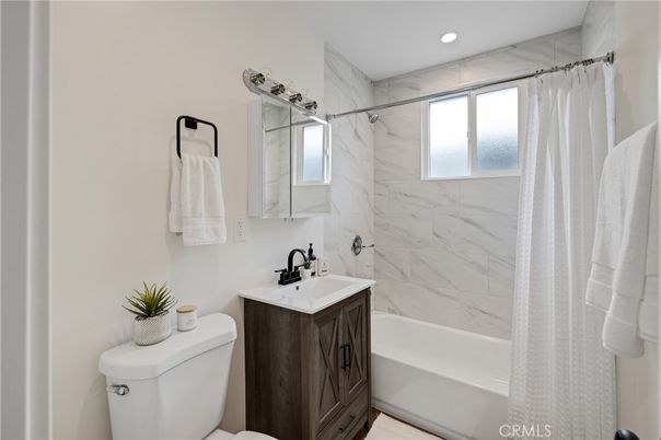 Bathroom, Interior, Marble Walls, Recessed Lighting