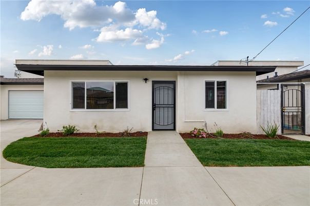 Attached, Exterior, Facade, Ranch