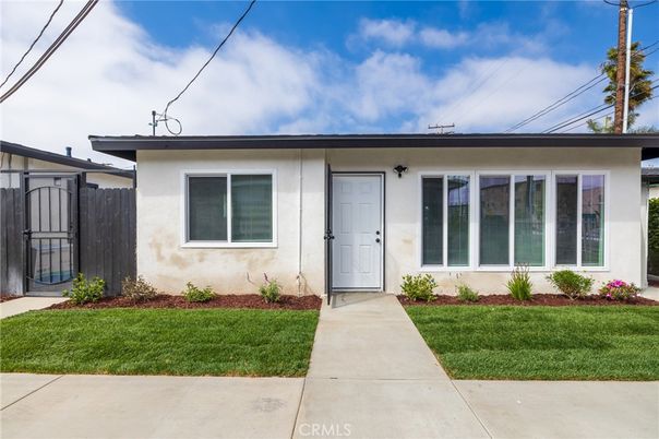 Exterior, Facade, Ranch