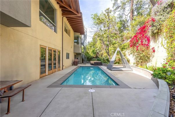 Exterior, Playground, Pool