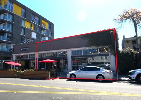 Exterior, Facade, Condo Building