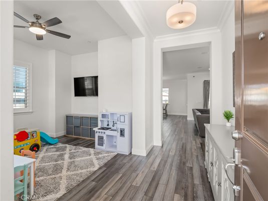 Interior, Pendant Lights, Wood Texture Flooring