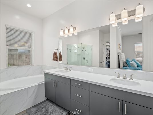 Bathroom, Dual Sink Vanities, Interior, Recessed Lighting