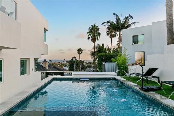 Exterior, Pool, Water