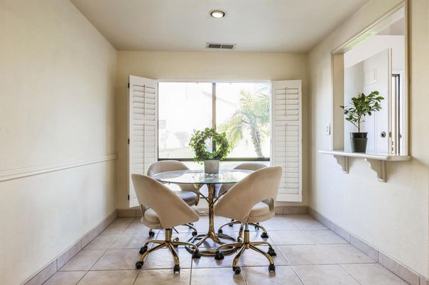 Dining room, Interior, Recessed Lighting