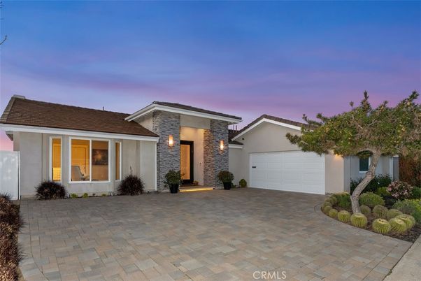 Attached, Exterior, Facade, Ranch