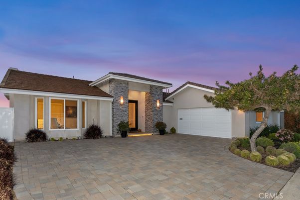 Attached, Exterior, Facade, Ranch