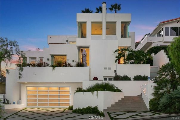 Attached, Exterior, Facade, Modern