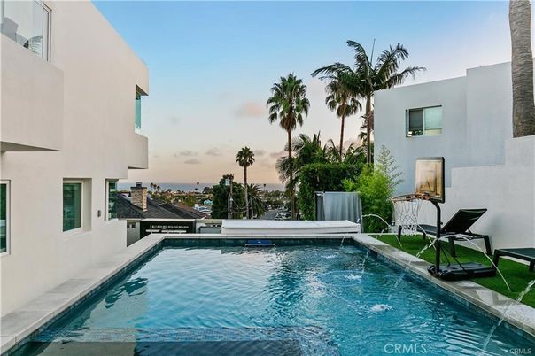 Exterior, Pool, Water