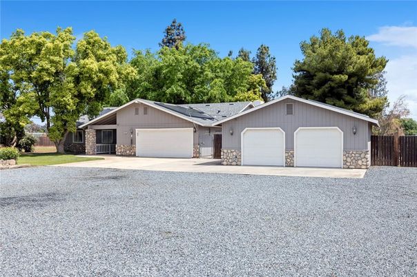 Attached, Exterior, Facade, Ranch
