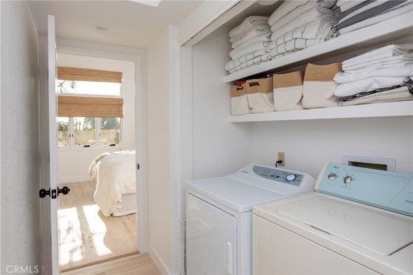 Interior, Washer, Wood Texture Flooring
