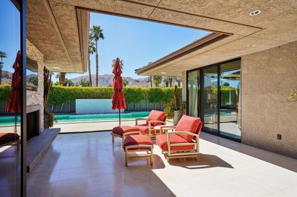Exterior, Fireplace, Pool