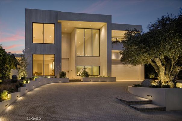 Attached, Exterior, Facade, Modern