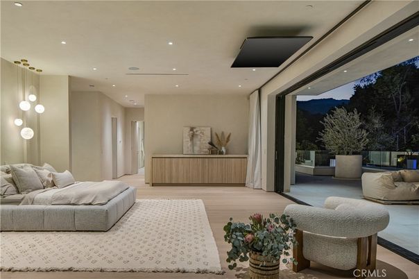 Interior, Living room, Pendant Lights, Recessed Lighting, Wood Texture Flooring