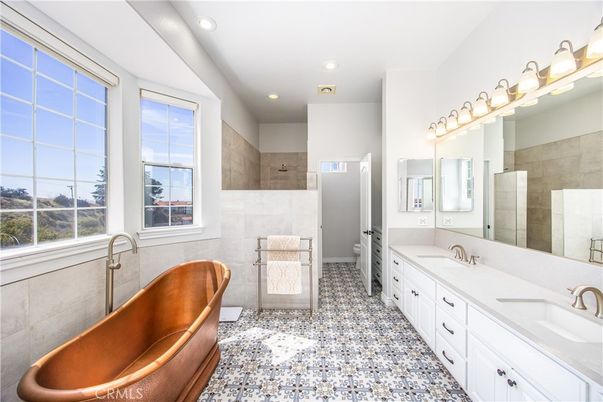 Bathroom, Dual Sink Vanities, Free Standing Baths, Interior, Recessed Lighting