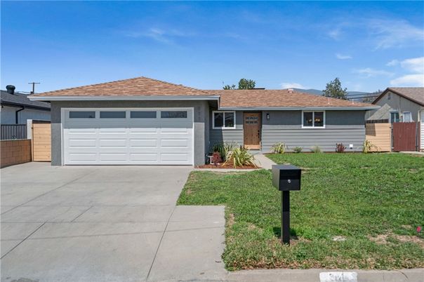 Attached, Exterior, Facade, Ranch