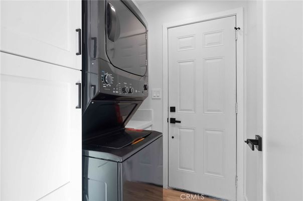 Interior, Utility Closets, Washer, Wood Texture Flooring