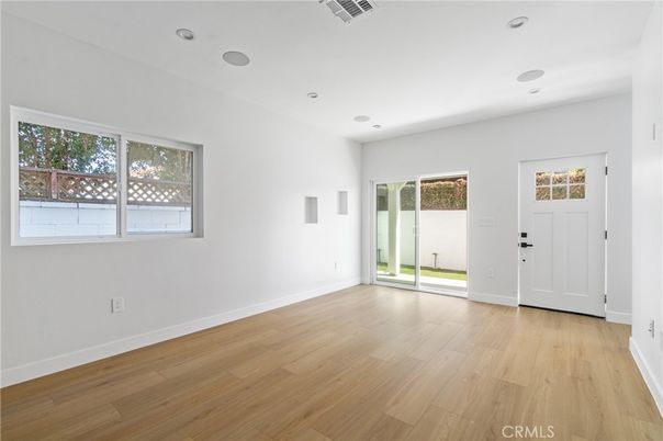 Empty room, Interior, Recessed Lighting, Wood Texture Flooring