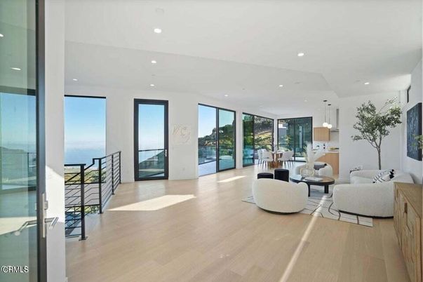Interior, Living room, Pendant Lights, Recessed Lighting, Water, Wood Texture Flooring