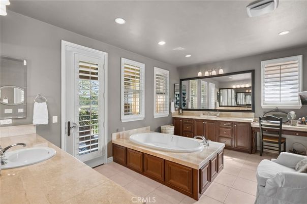 Bathroom, Dual Sink Vanities, Interior, Recessed Lighting