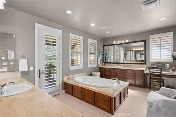 Bathroom, Dual Sink Vanities, Interior, Recessed Lighting