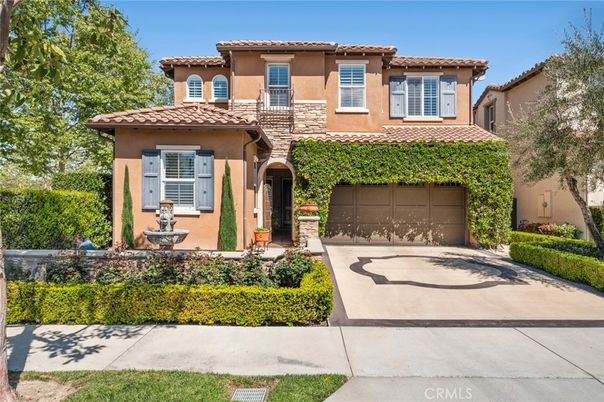 Attached, Exterior, Facade, Mediterranean