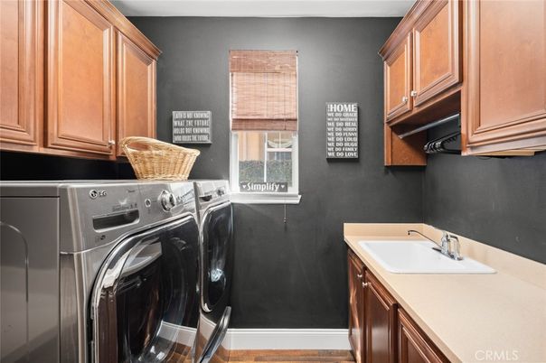 Interior, Washer, Wood Texture Flooring