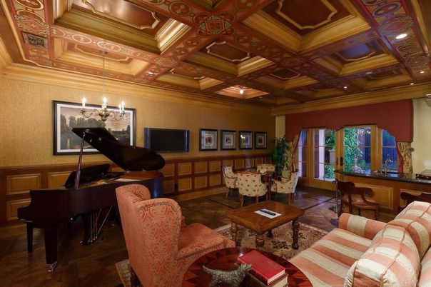 Chandelier, Dining room, Interior, Living room, Piano, Recessed Lighting, Wood Texture Flooring
