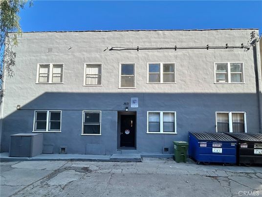 Exterior, Facade, Rowhouse