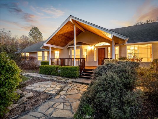 Backyard, Exterior, Facade, Ranch