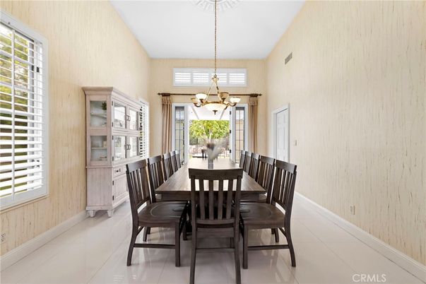 Chandelier, Dining room, Interior, Pendant Lights