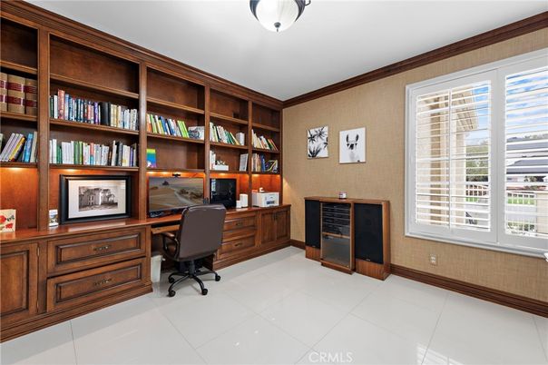 Home Office, Interior